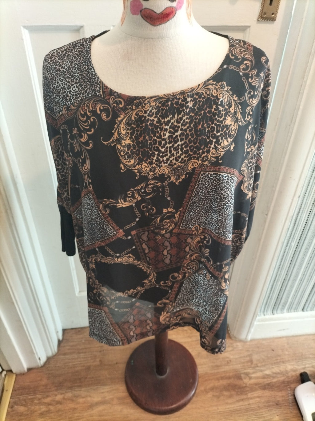 Ladies Animal Print Top Size 10 First Avenue