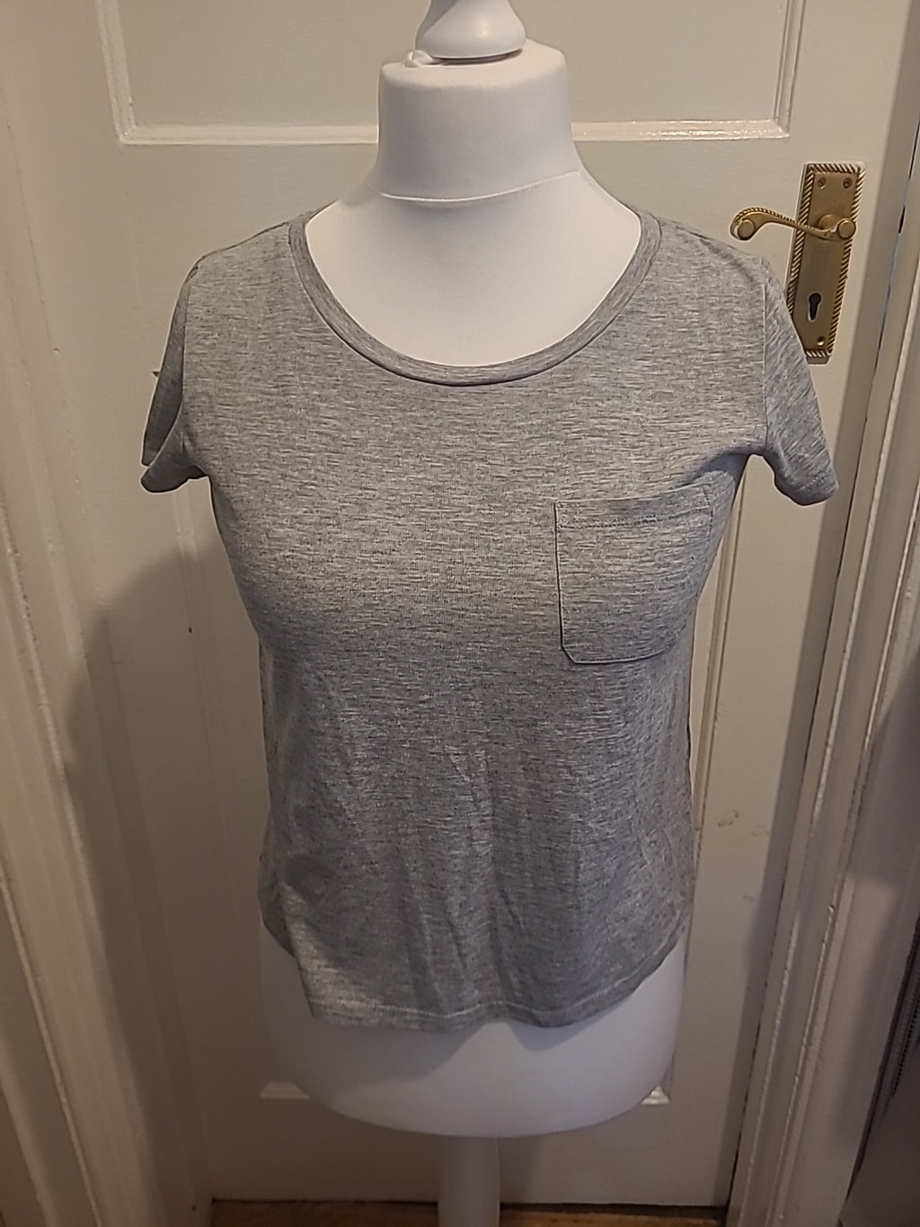 Ladies Divided Size XS Grey Short Sleeved Tshirt