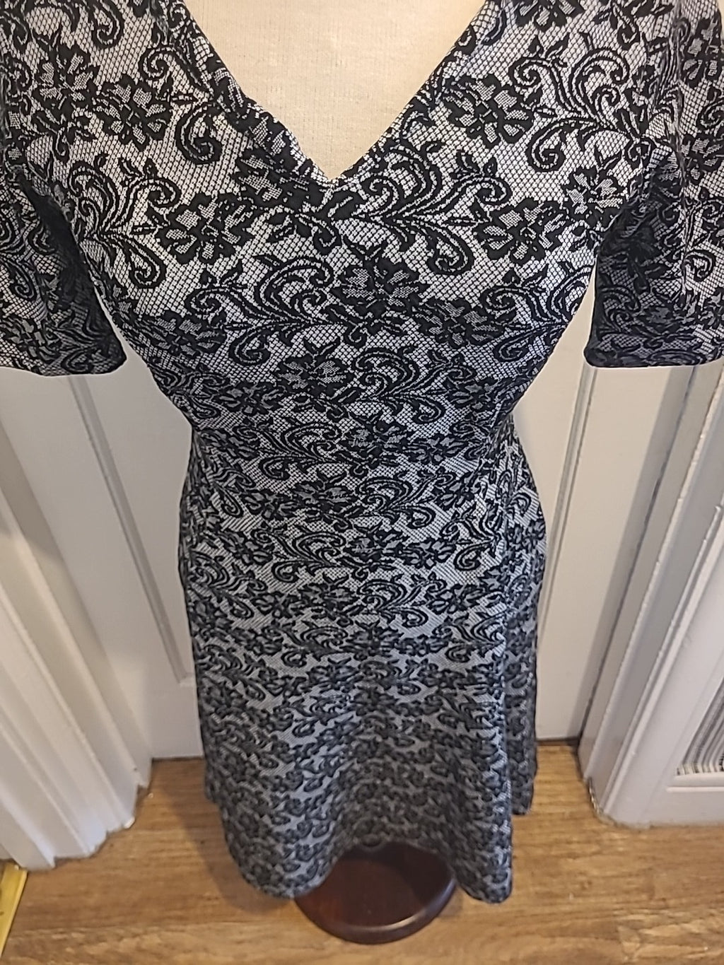 Ladies M&Co Size 10 Grey Black Floral Short Sleeved Dress