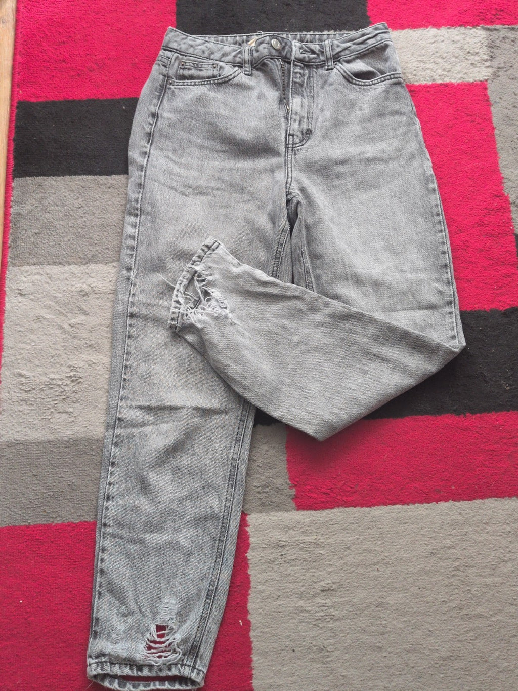 Topshop 28x32 Grey Ripped Hem Jeans