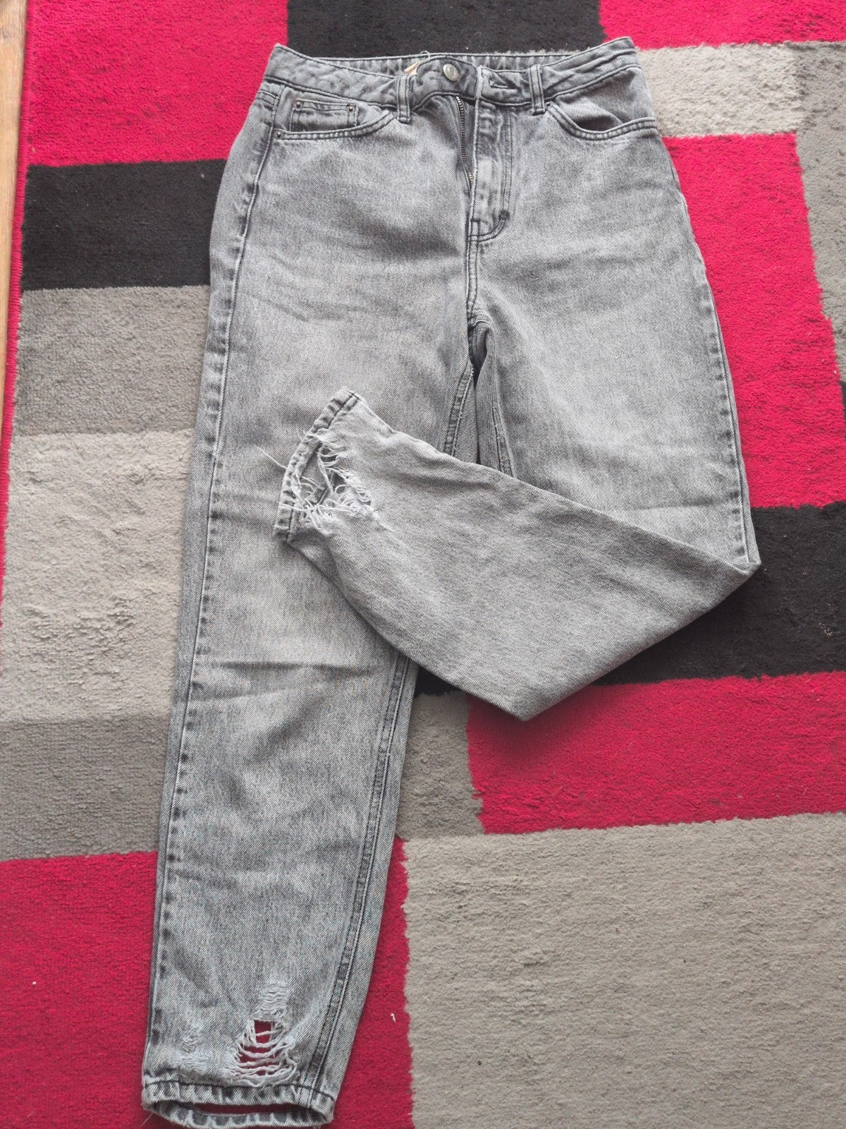 Topshop 28x32 Grey Ripped Hem Jeans