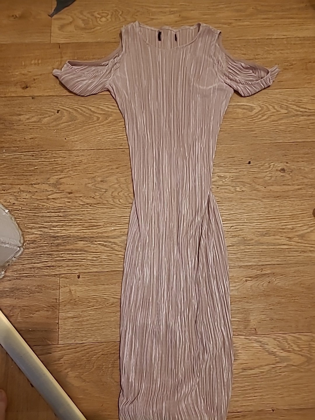Ladies Size 6 Beige Crinkle Short Sleeved Dress