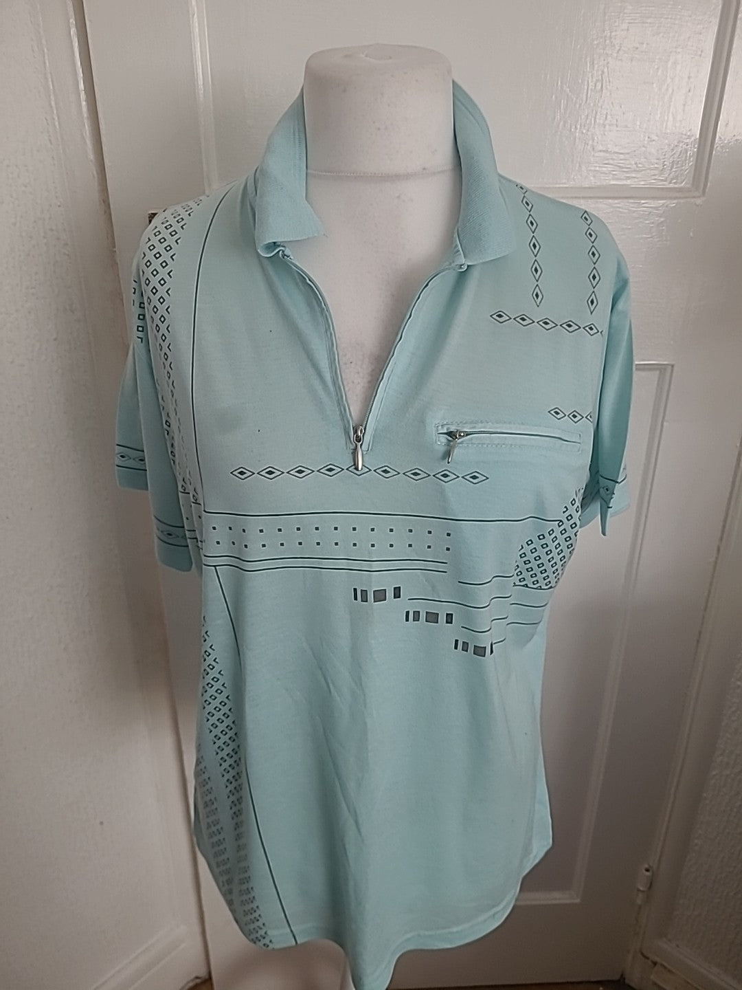 Mens Size Large Pale Blue Short Sleeved Patterned Polo