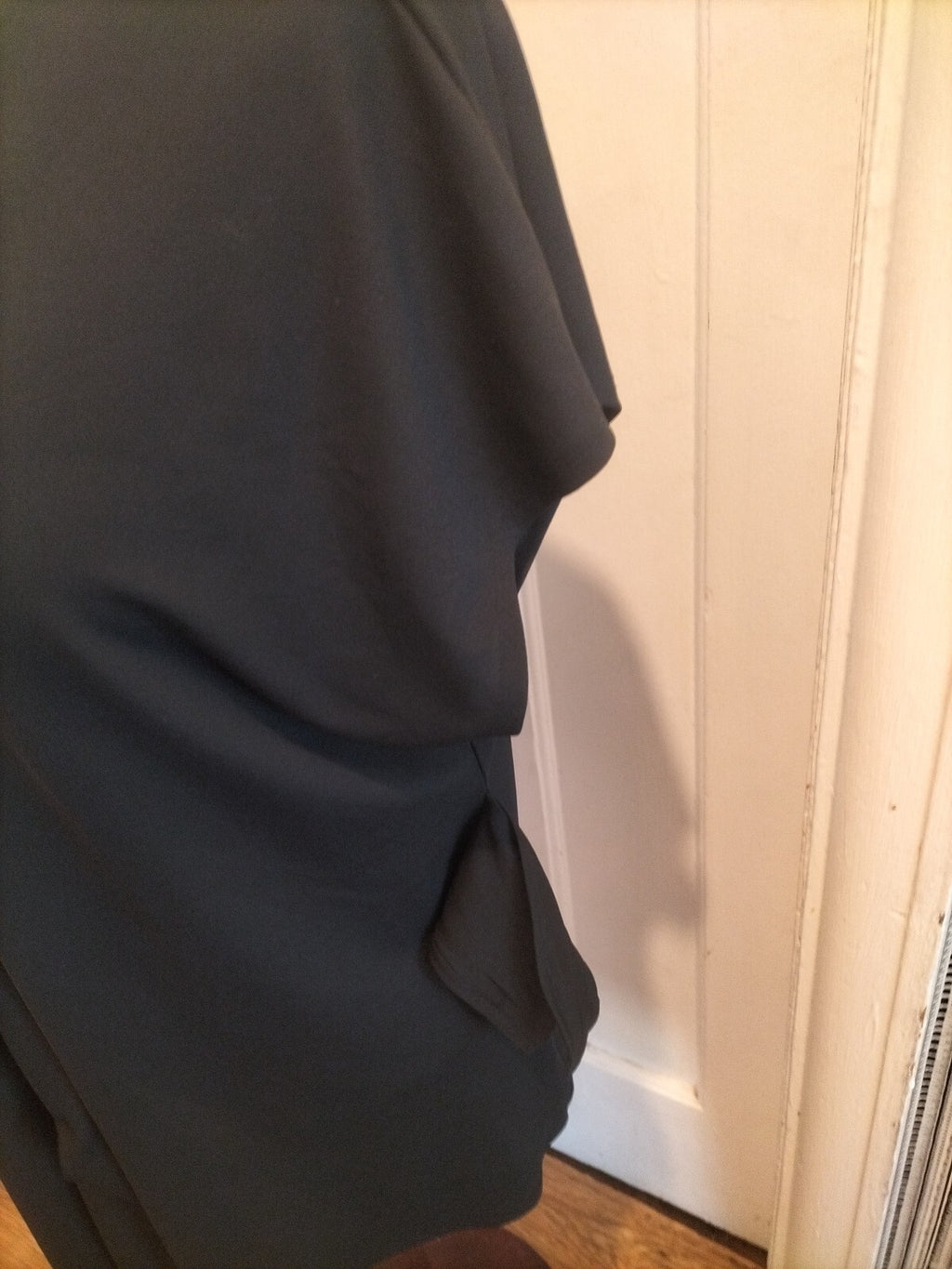 Ladies Marks And Spencer Size Medium Black V Neck Sleeveless Middle Pleat Blouse