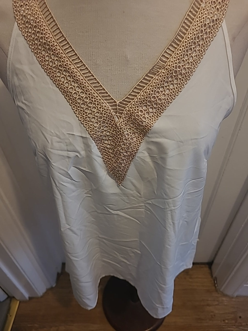 Ladies Unbranded White And Beige Sleeveless Blouse