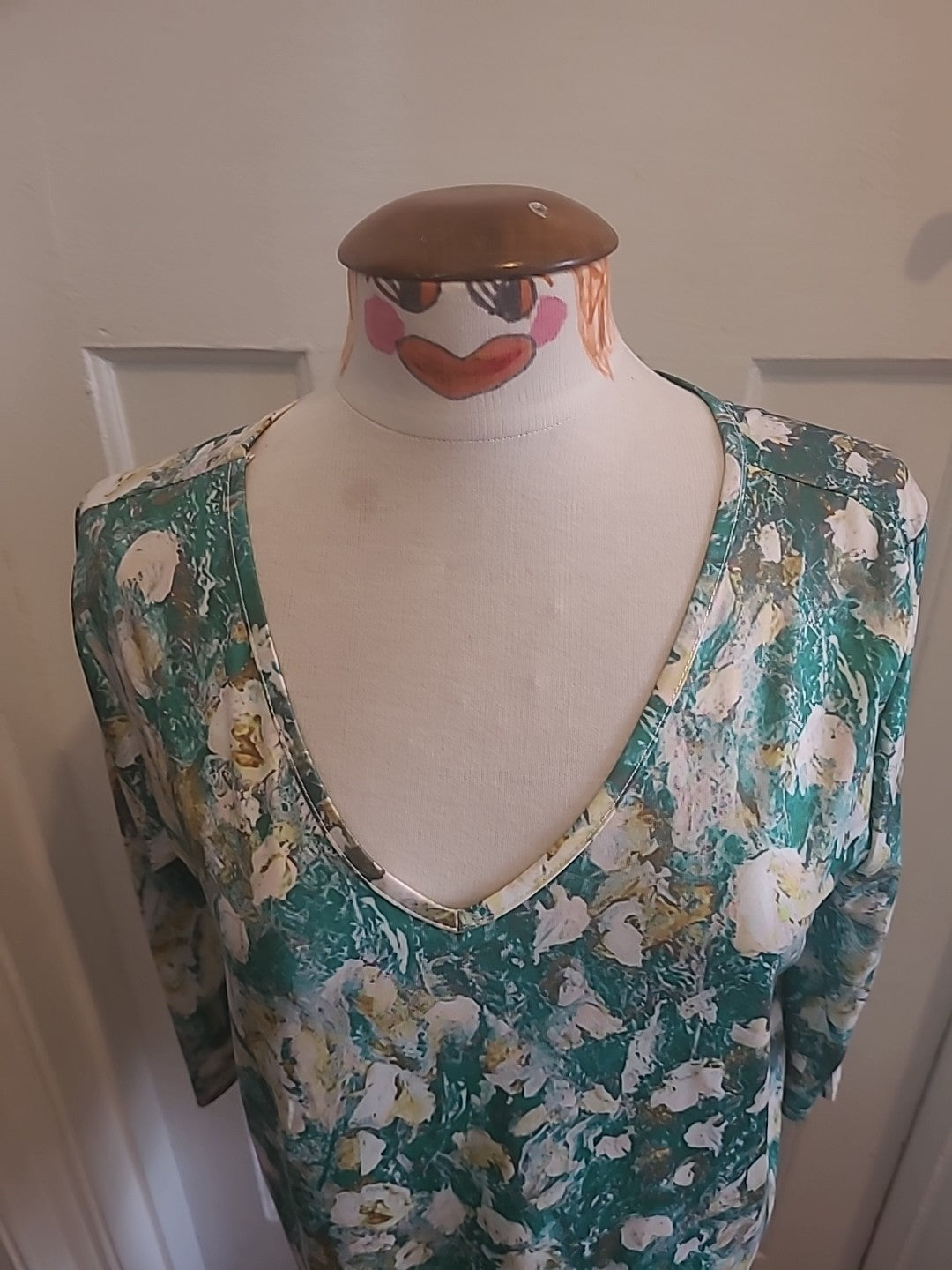 Ladies Size Large Green Floral Mid Sleeved Tshirt