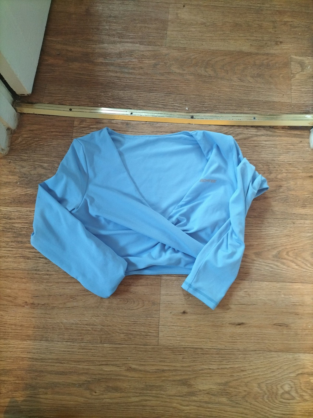 Ladies Size Medium Blue V Neck Long Sleeved Stretch Top