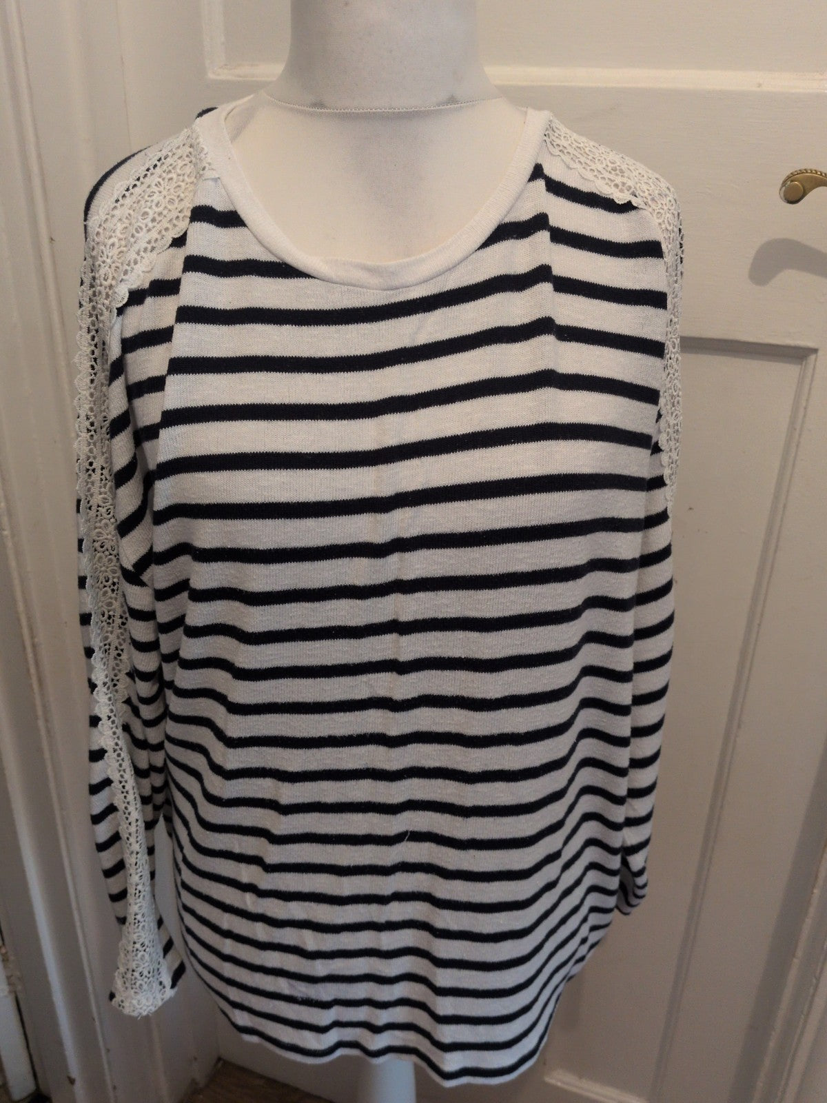Tu 16 Black And White With Lace Trim Jumper