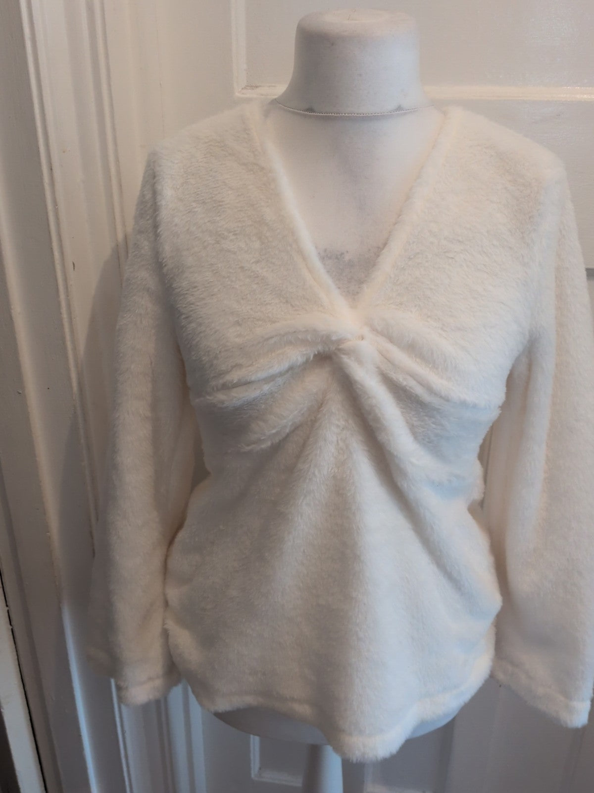 Ladies Cream Fluffy Jumper Size Large [12-14V Neckline With Twist Free Delivery