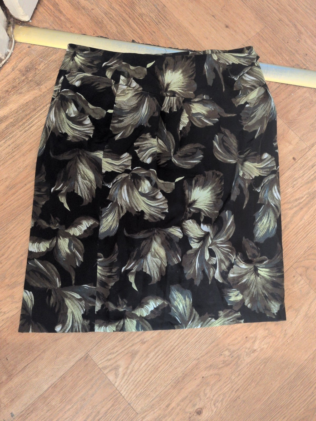 Autograph 12 Green And Black Floral Lined Skirt Knee Length