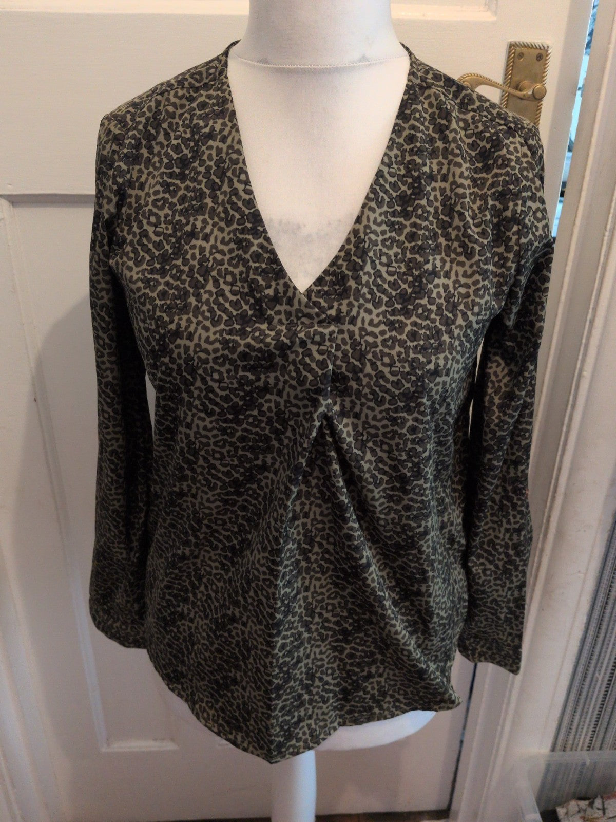 Ladies Tex Size Small Green Leopard Print Long Sleeve Blouse