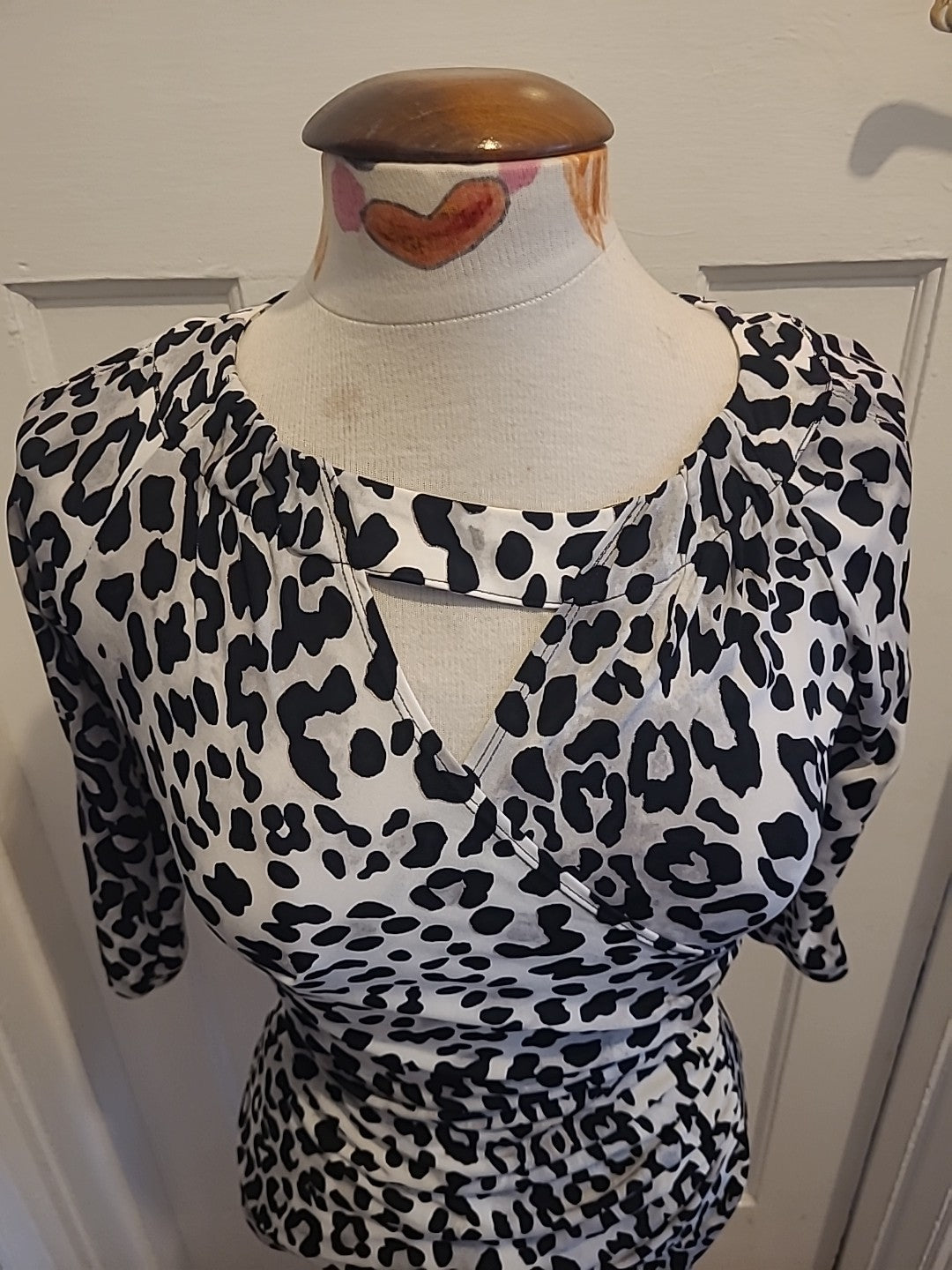 Ladies Cache Size XS Black And White Long Sleeved Blouse