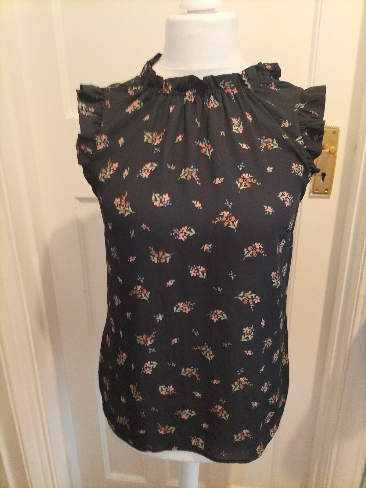 Ladies Portmans Size 12 Black Floral Sleeveless Blouse