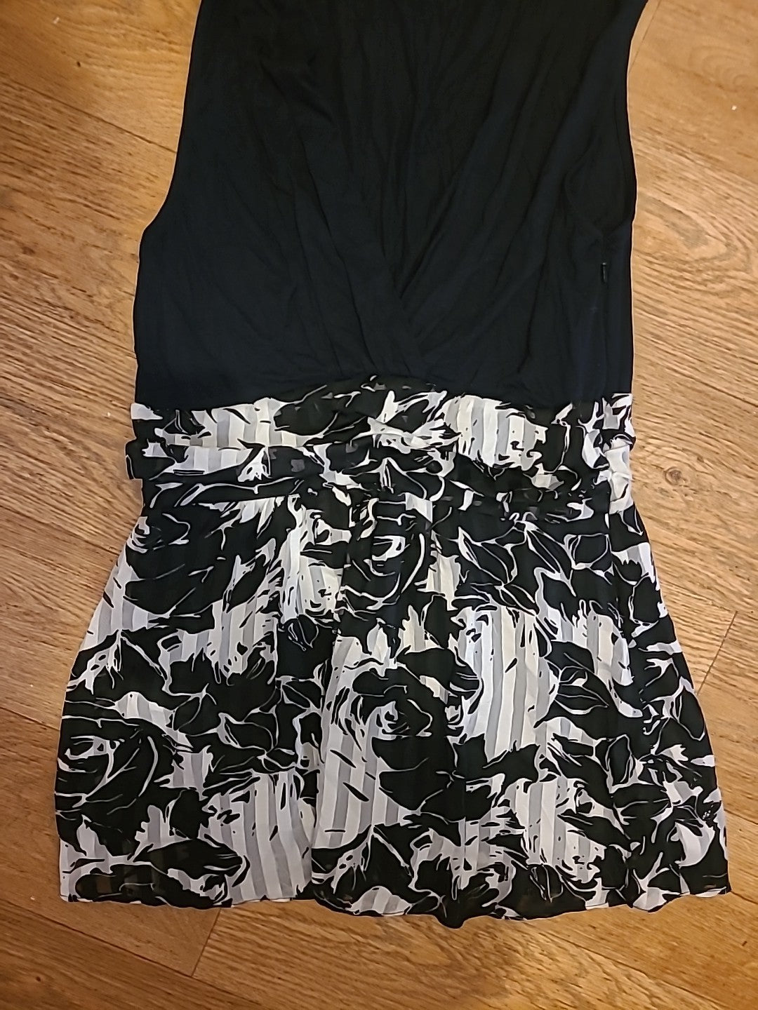 Ladies Wallis Size 12 Black With Floral Hem Sleeveless Dress