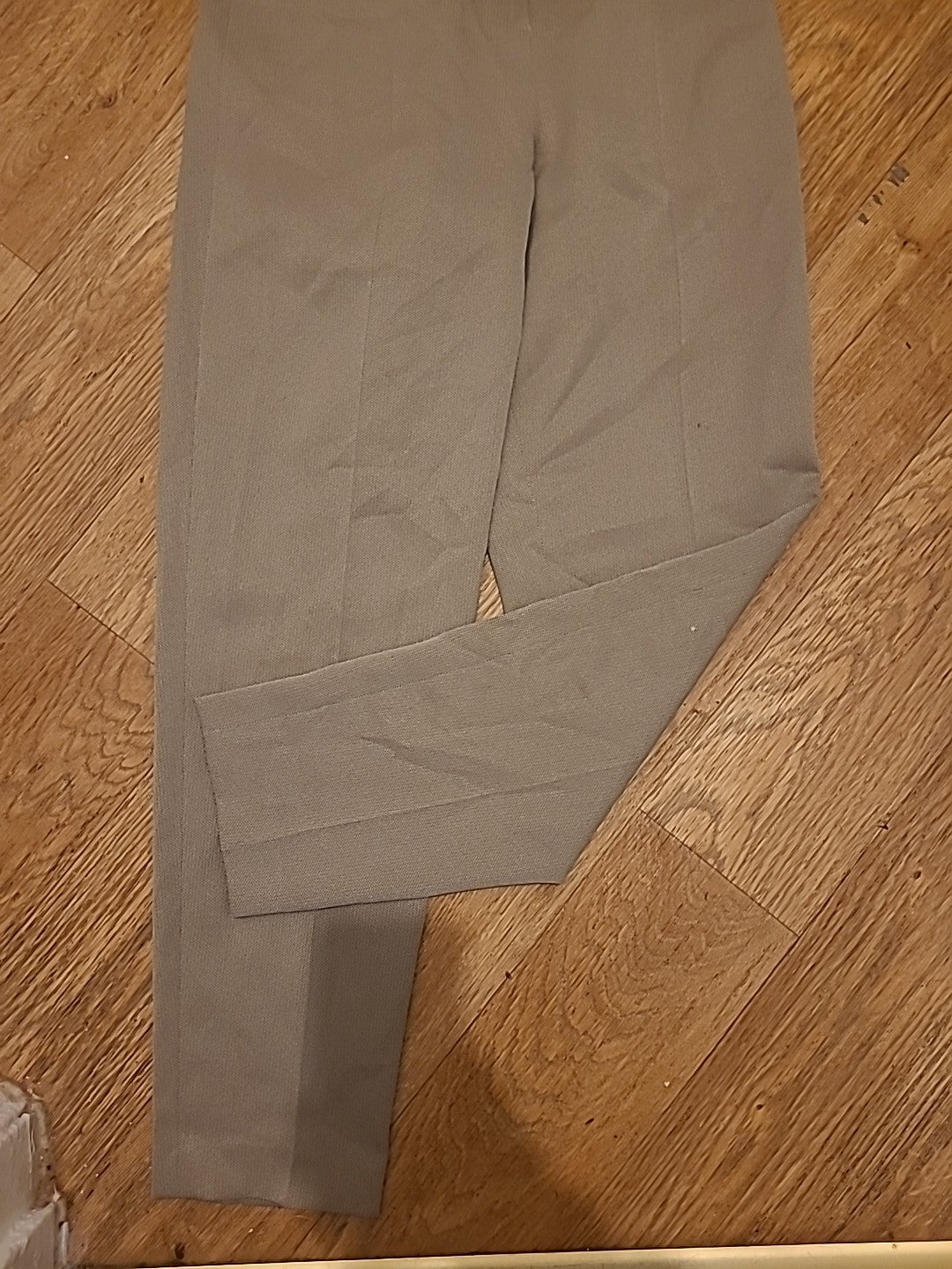 Ladies Modern Classics Size 12 Pale Khaki Green Patterned Trousers With Belt