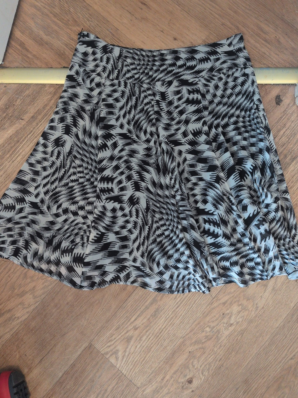 H&M 12 Grey/Black/Cream Knee Length Lined Flare Skirt