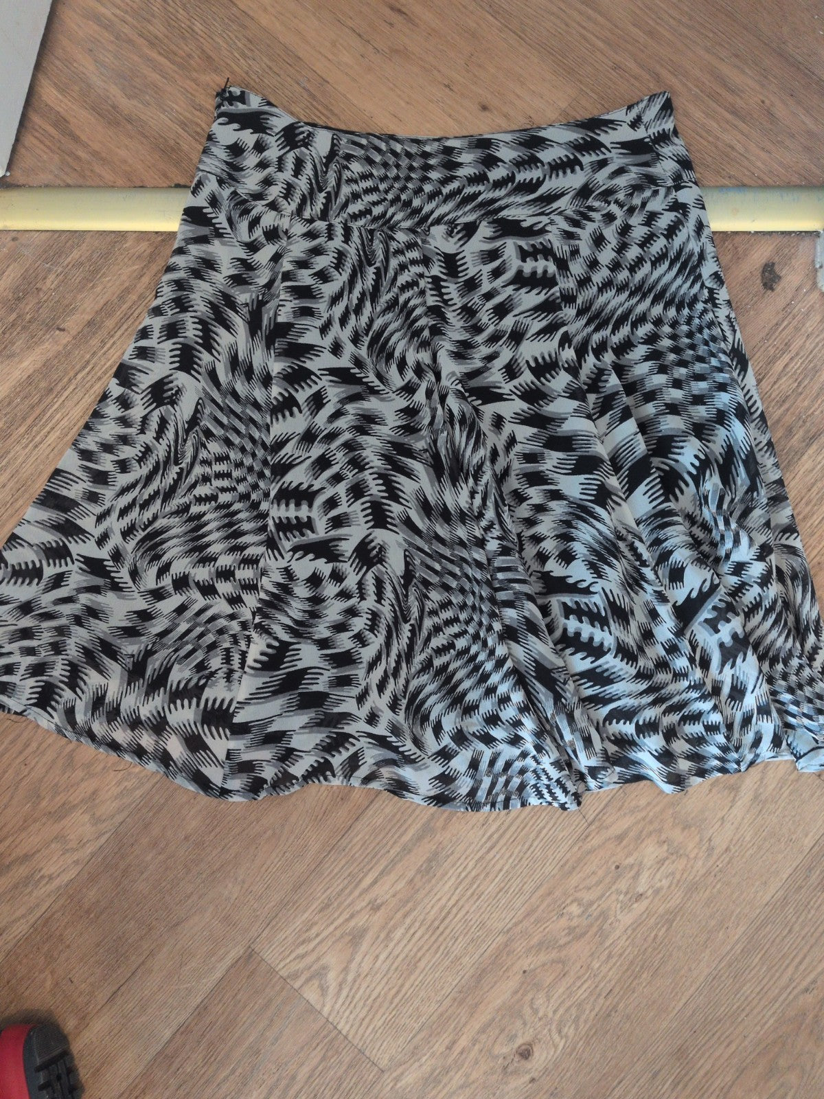 H&M 12 Grey/Black/Cream Knee Length Lined Flare Skirt