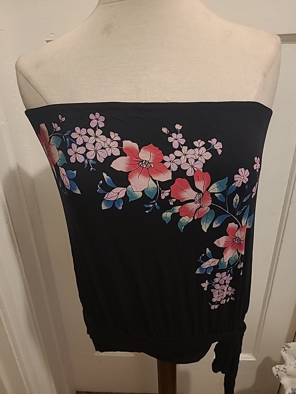 Ladies Oasis Size Medium Sleeveless Strapless Tshirt