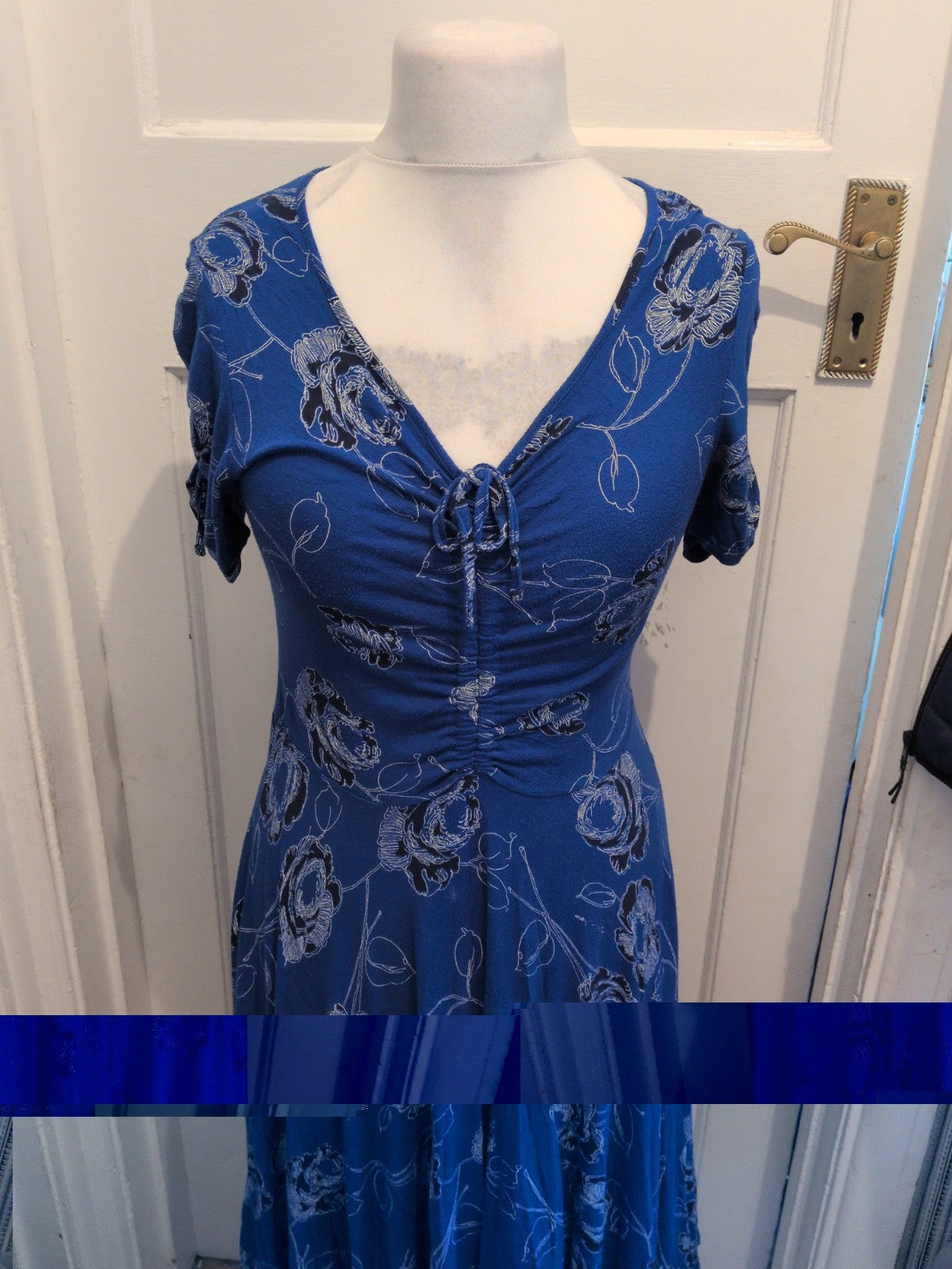 Roman 12 Blue Black And White Short Sleeve V Neck Dress