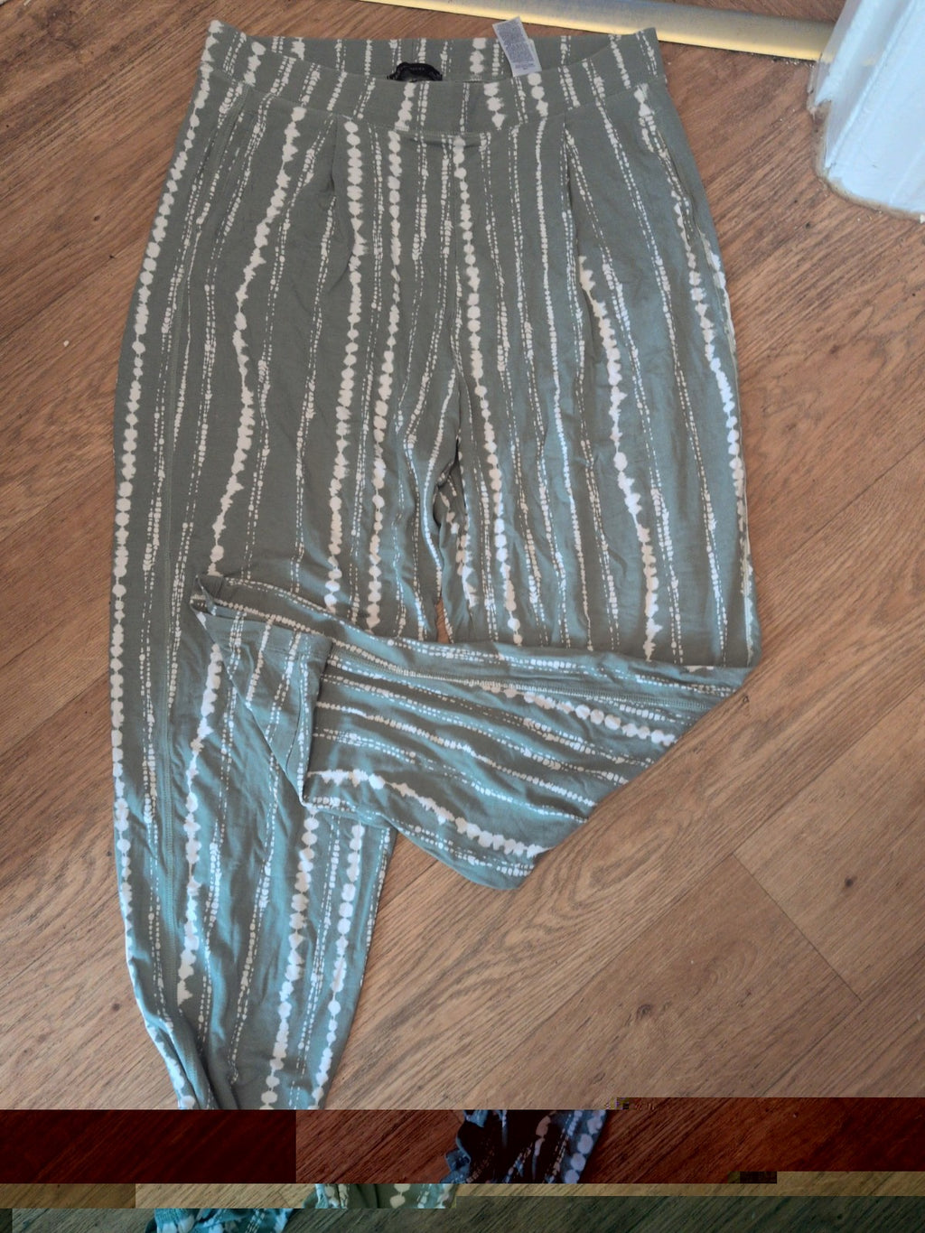 Ladies M&S Collection Size 16 Long Leg Green And White Legging