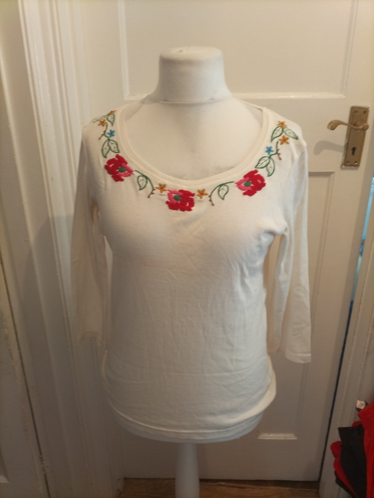 Ladies Cotton Traders Size 14/16 White Floral Blouse Faint Mark On Front