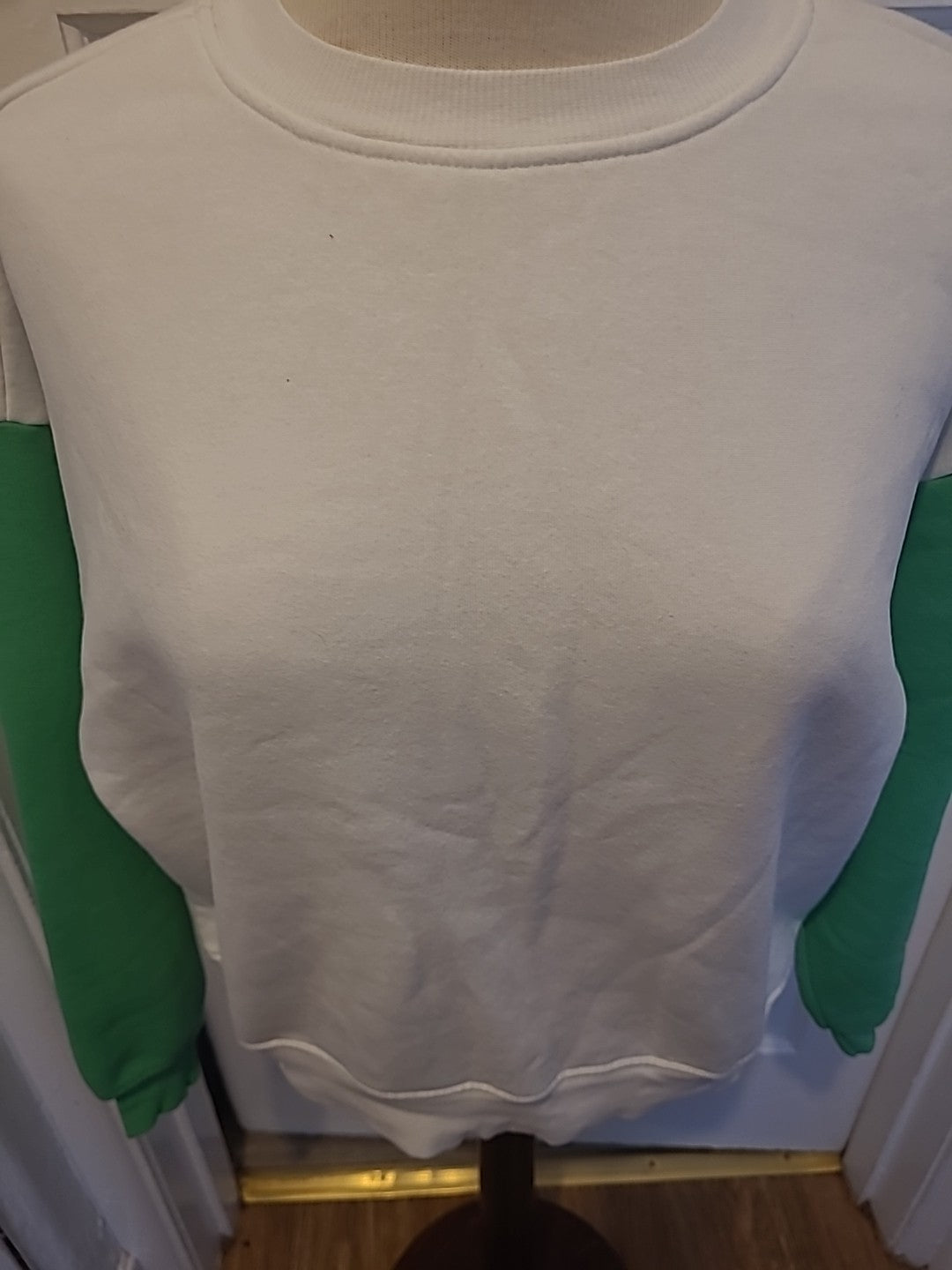 Ladies Asos Size 8 Green White Pullover Jumper
