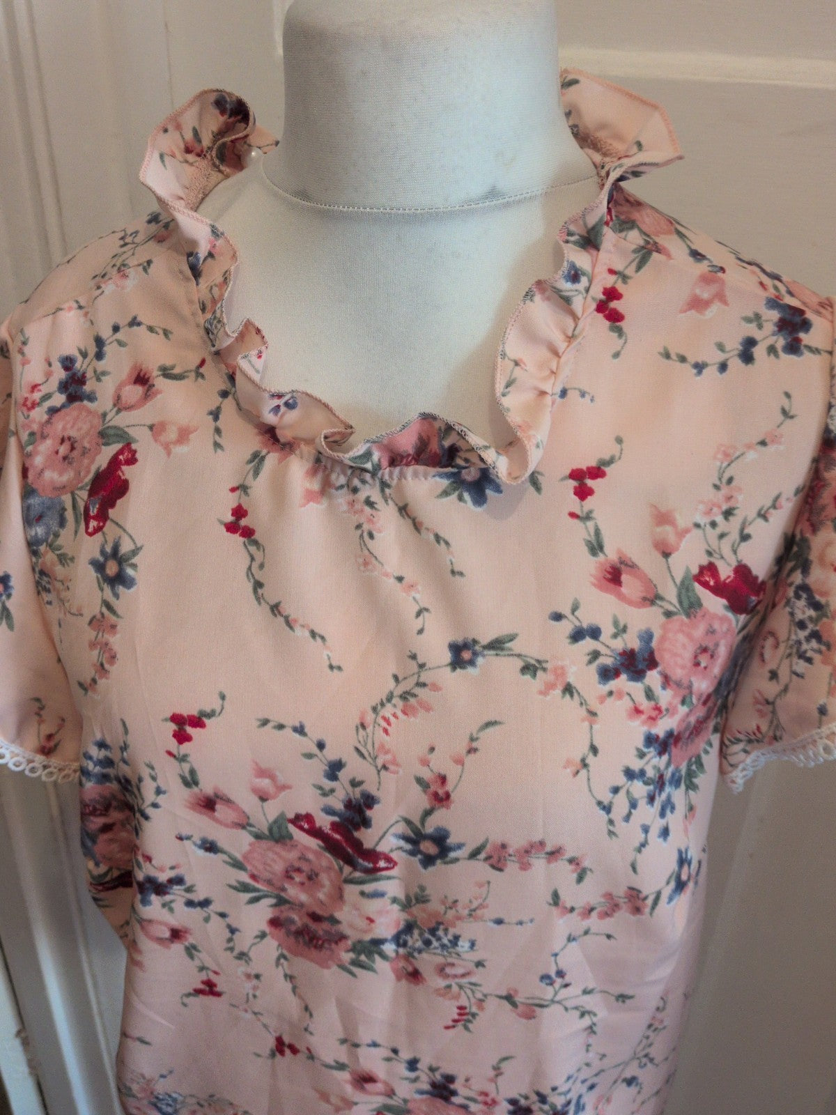 Ladies Size XL Pink Floral Short Sleeve Blouse