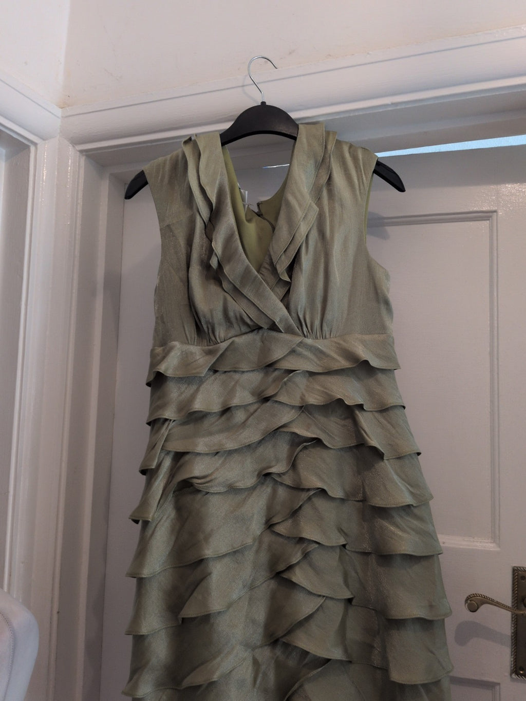 London Times 8 Green Sleeveless Pleat Dress Midi