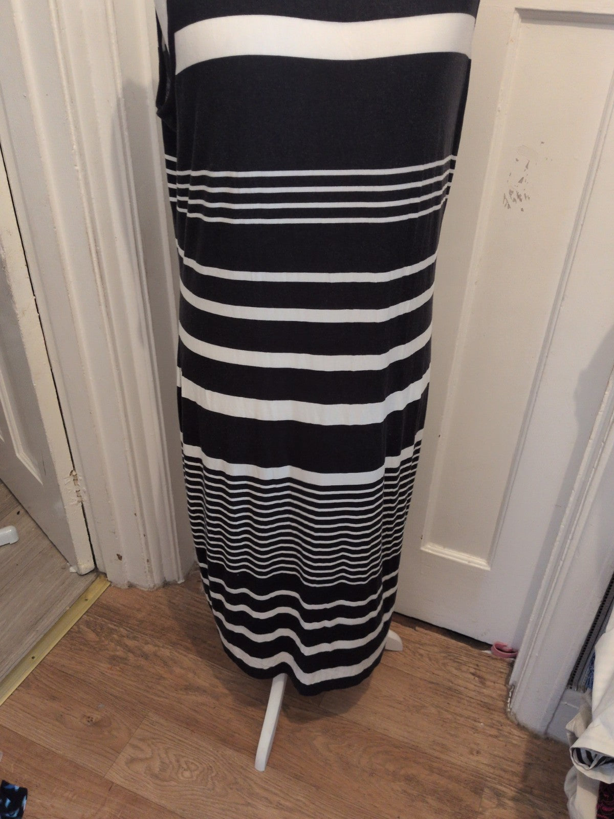 George 20 Black And White Sleeveless Long Length Pencil dress