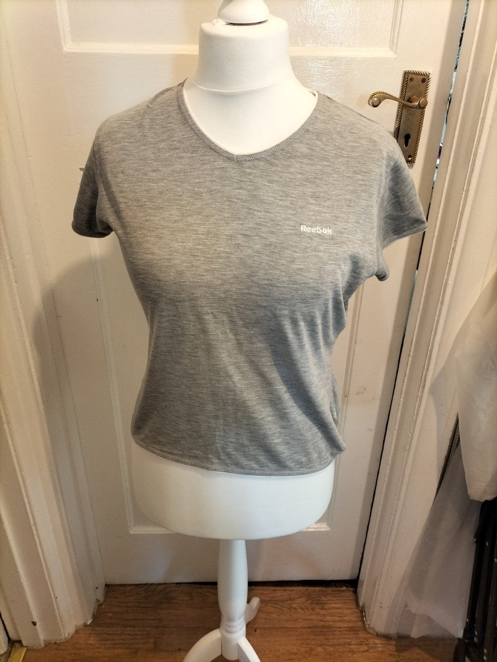 Ladies Reebok Size Small Grey Short Sleeved Tshirt