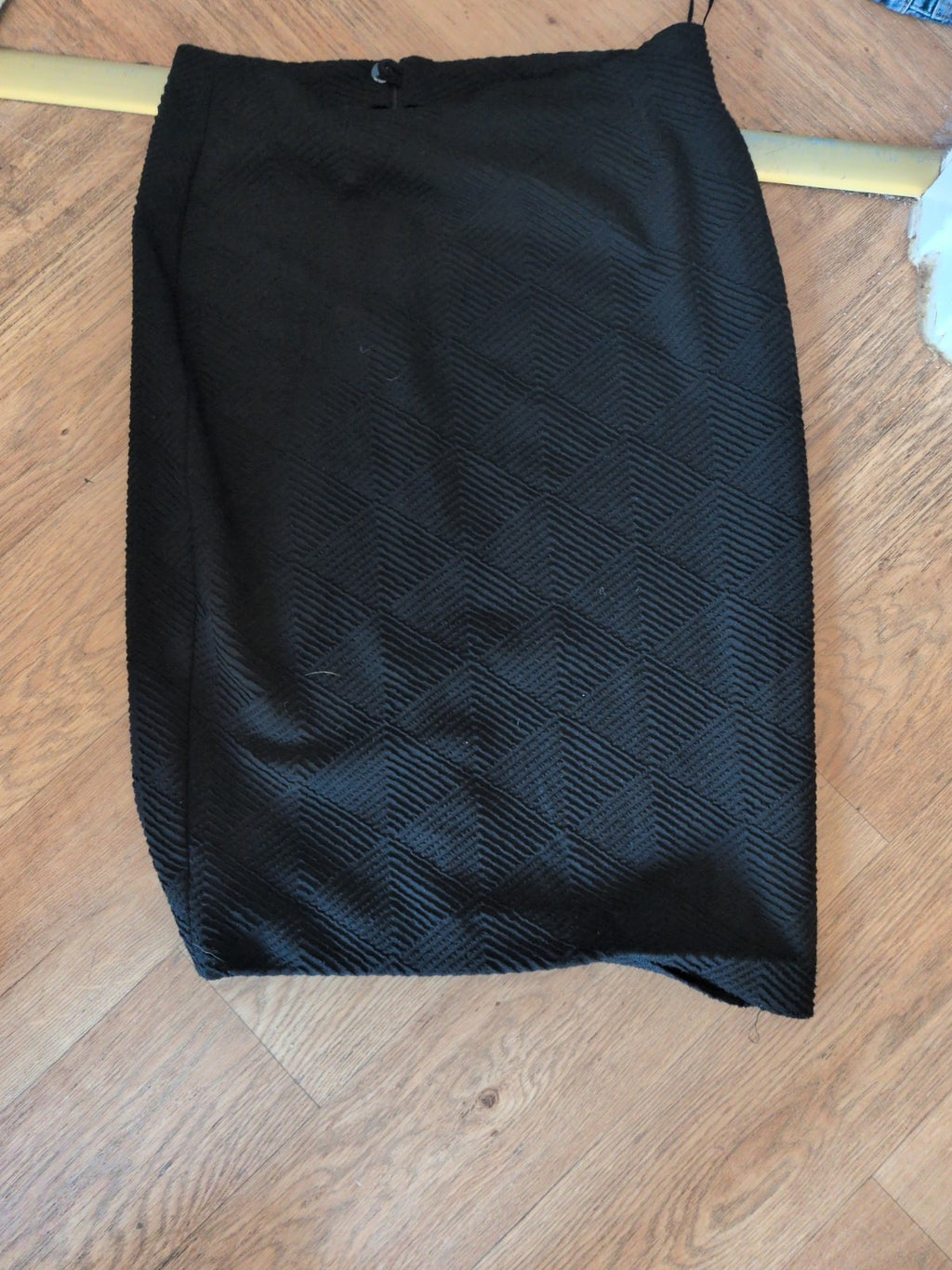 Ladies Tu Size 14 Black Pattern Midi Pencil Skirt