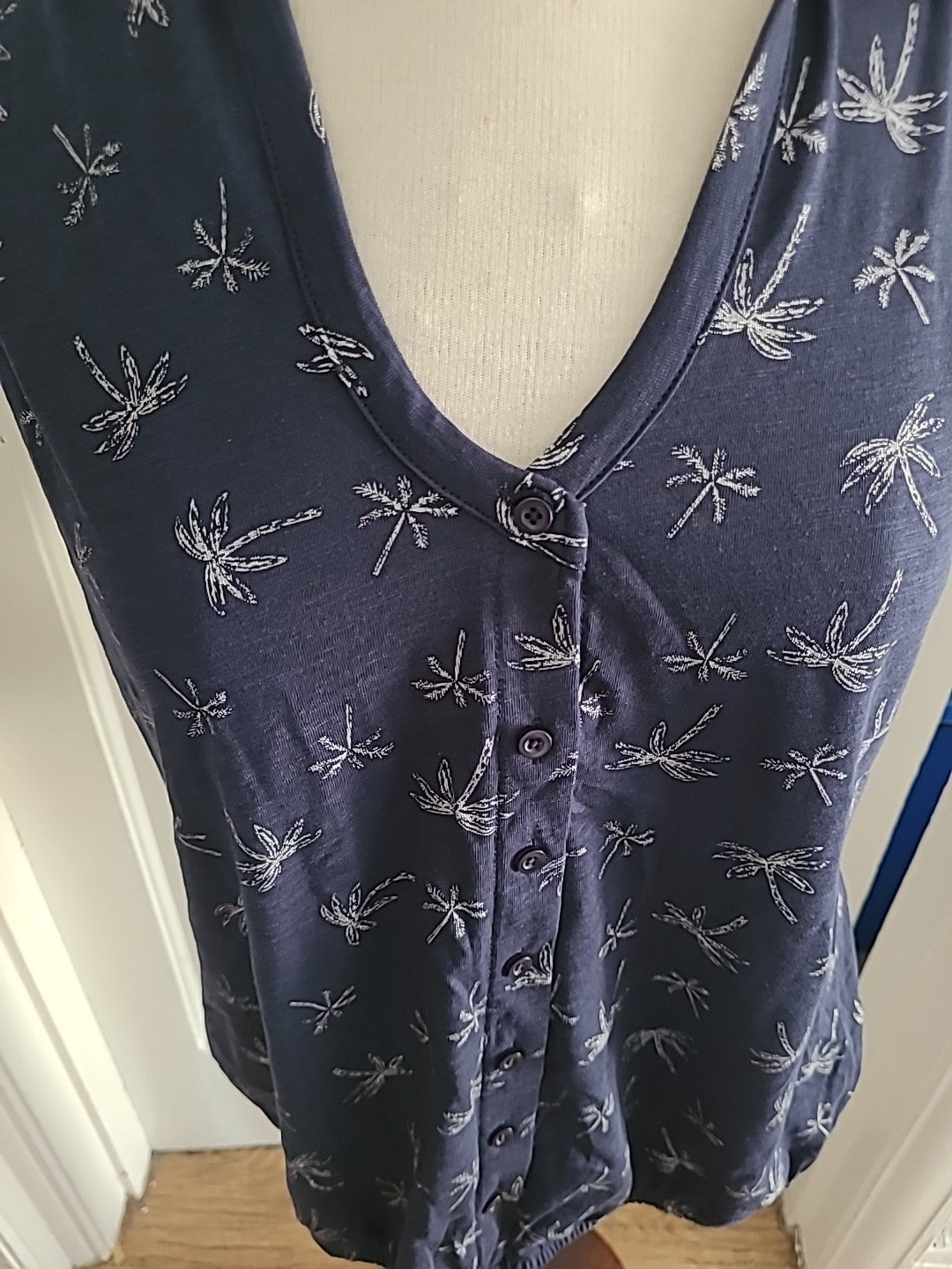 Ladies M&Co Size 12 Navy Palm Tree Sleeveless Polo