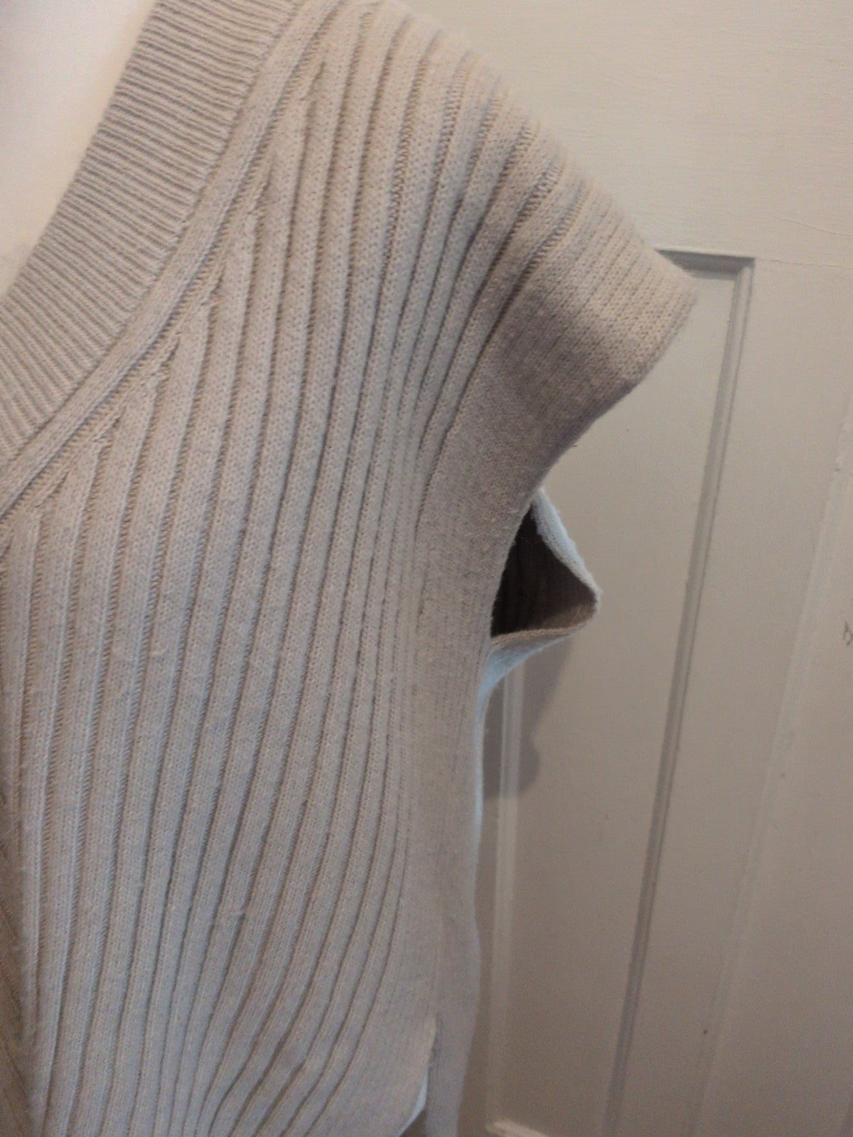 Ladies H&M Medium Beige Ribbed V Neck Sleeveless Jumper
