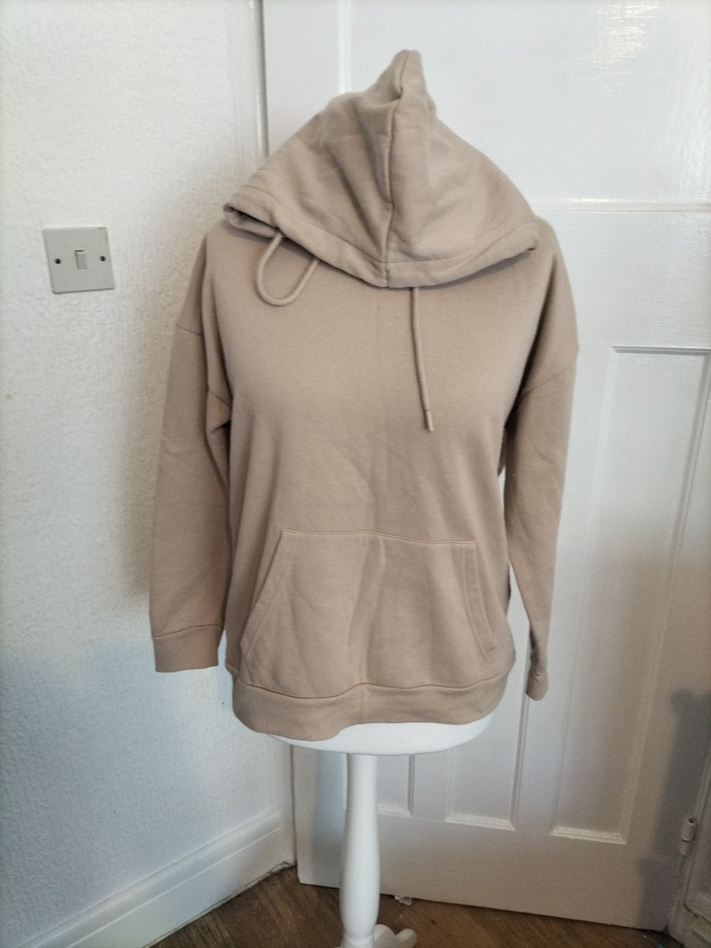 Ladies Peacock Size M Beige Long Sleeved Pullover Hoodie
