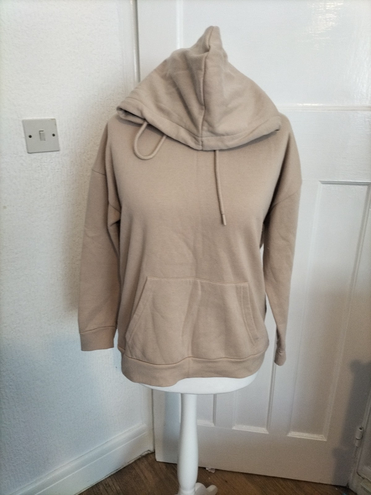 Ladies Peacock Size M Beige Long Sleeved Pullover Hoodie