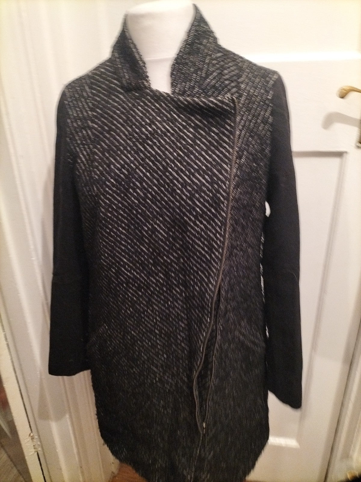 Ladies Autograph Size 12 Black Fleck Lined Jacket