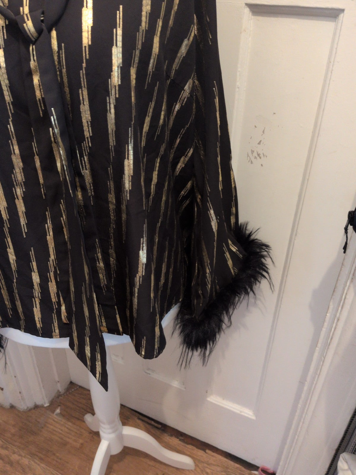 XL Black And Gold Long Sleeve With Fully Sleeve Hem Blouse