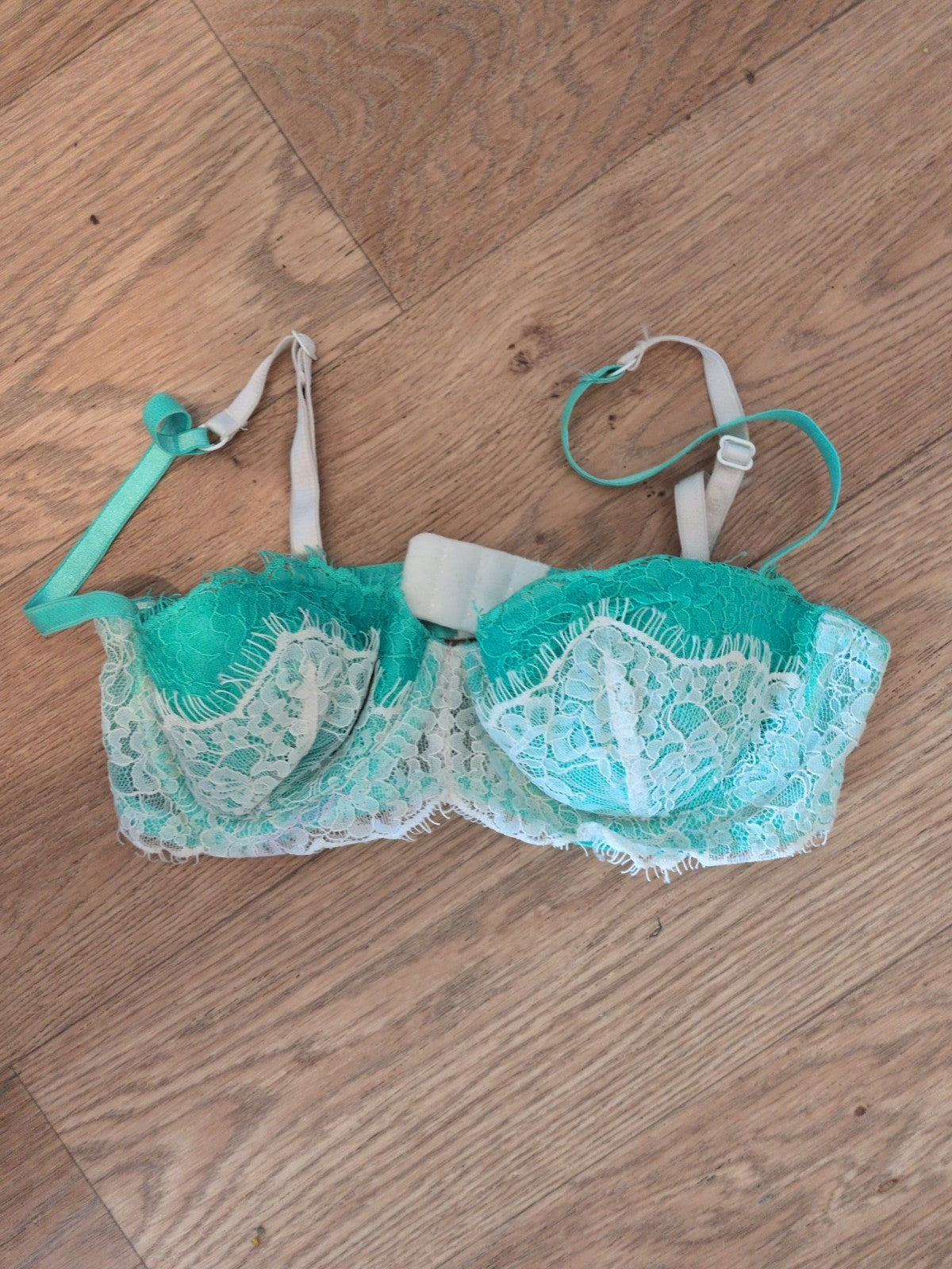 Topshop 32B Green Lace Padded And Wired Bra