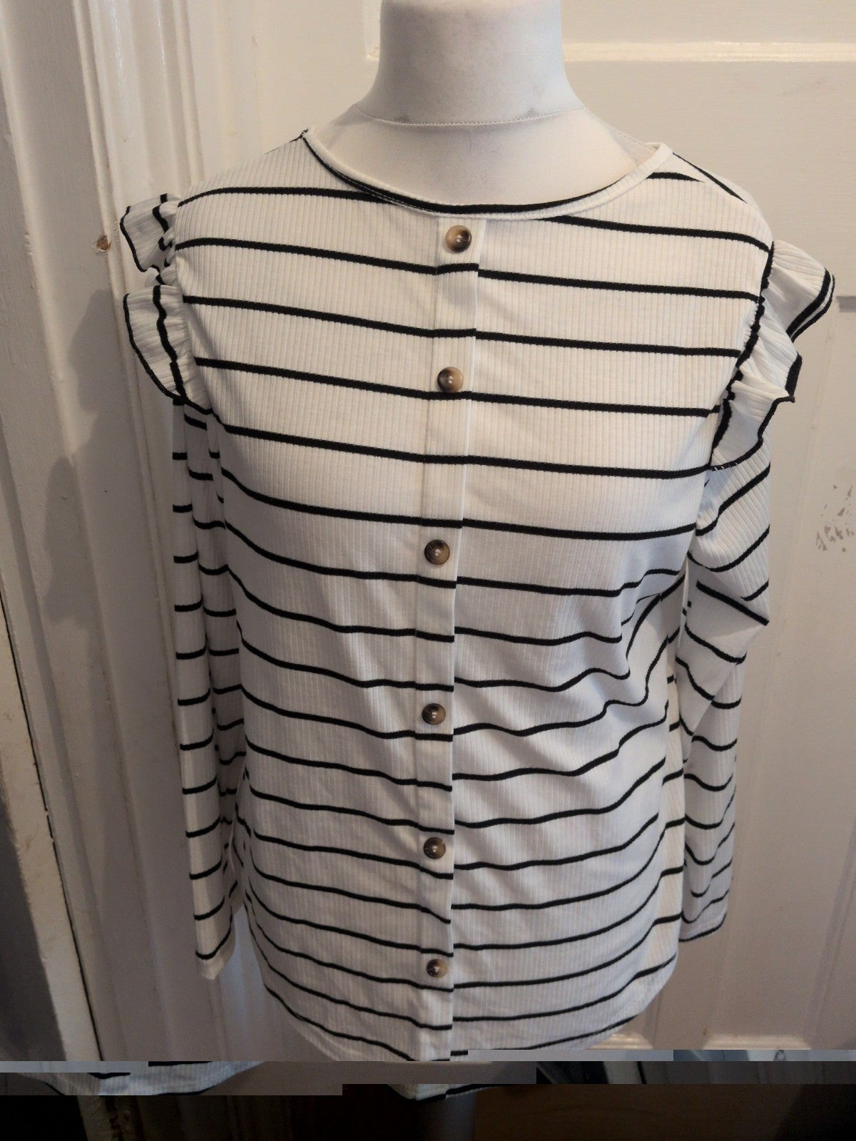 Ladies Medium White Stripe Long Sleeve Oversized Blouse