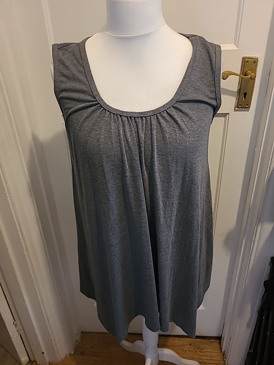 Ladies Size XL Grey Sleeveless Flowy Longline Blouse