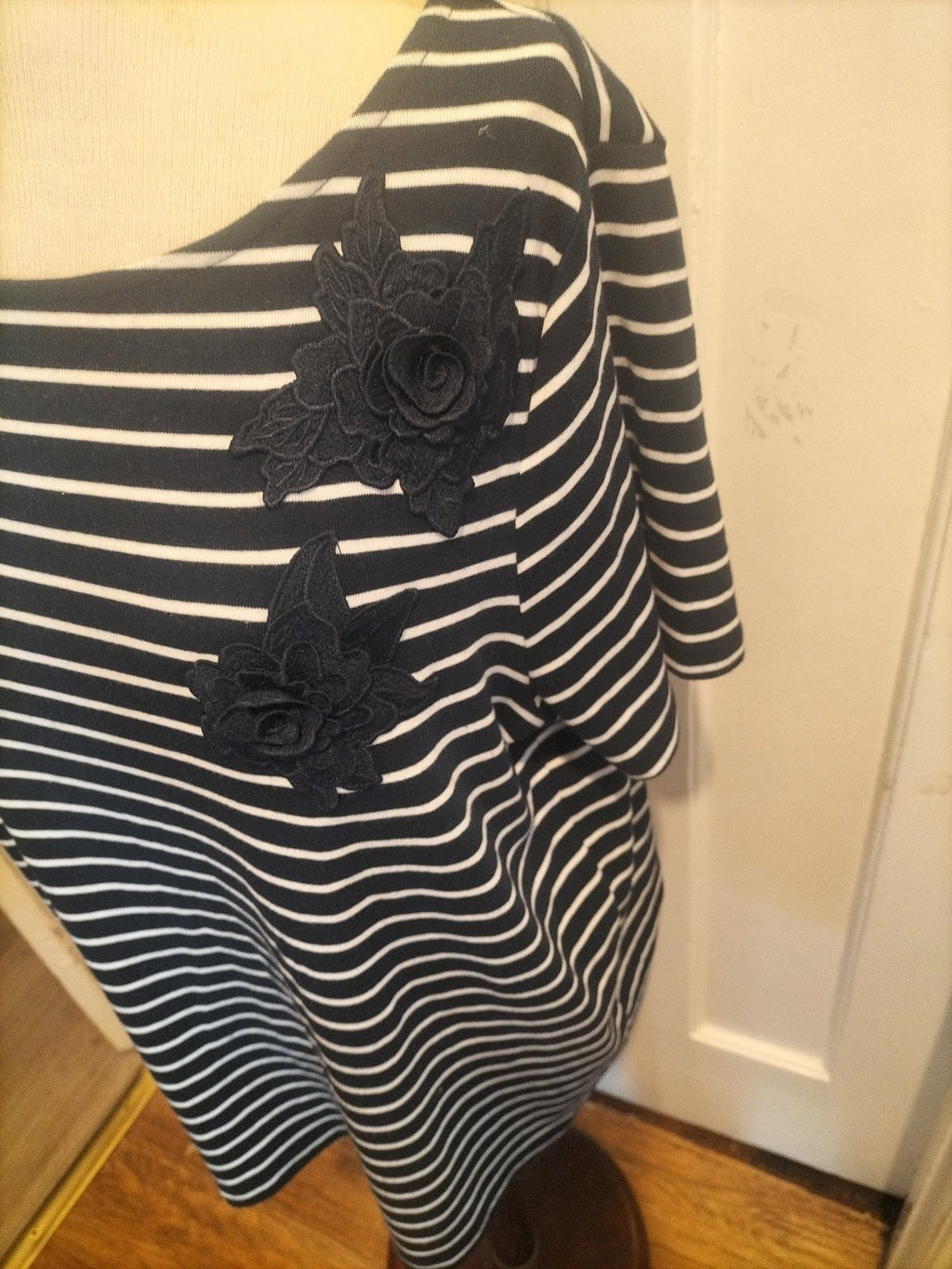 Ladies Love Tees Size 24 Navy White Striped With Rose Tshirt