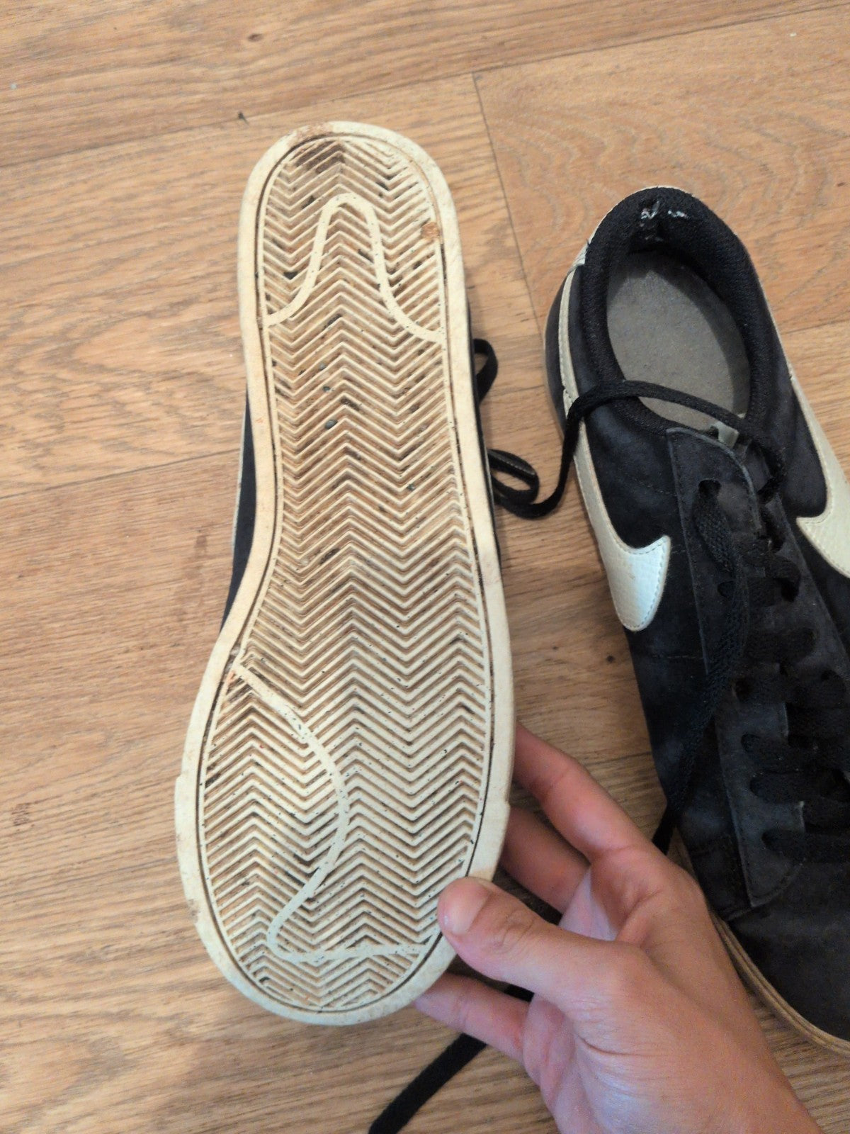 Mens Nike UK 7 Black Trainers Needs A Clean