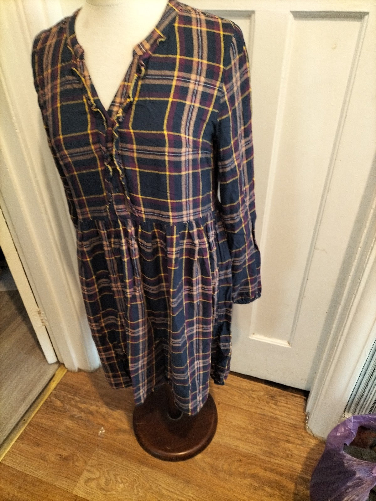 Ladies Beloved Size 10 Navy Check Long Sleeved Dress