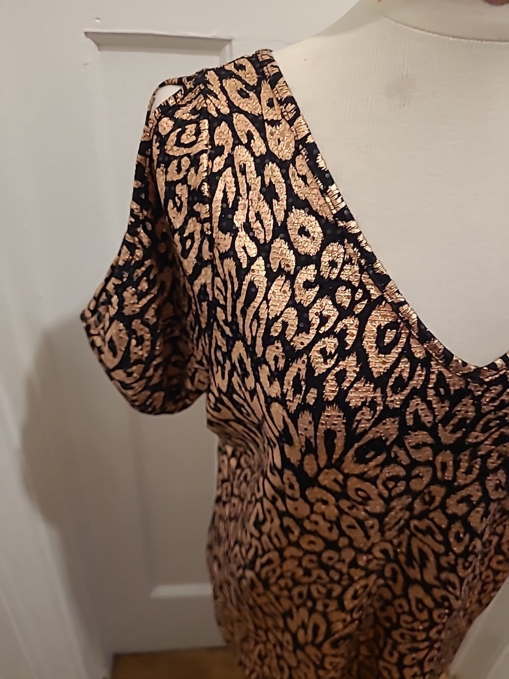 Brand New Ladies Papaya Size 14 Bronze Black Short Sleeved Tshirt