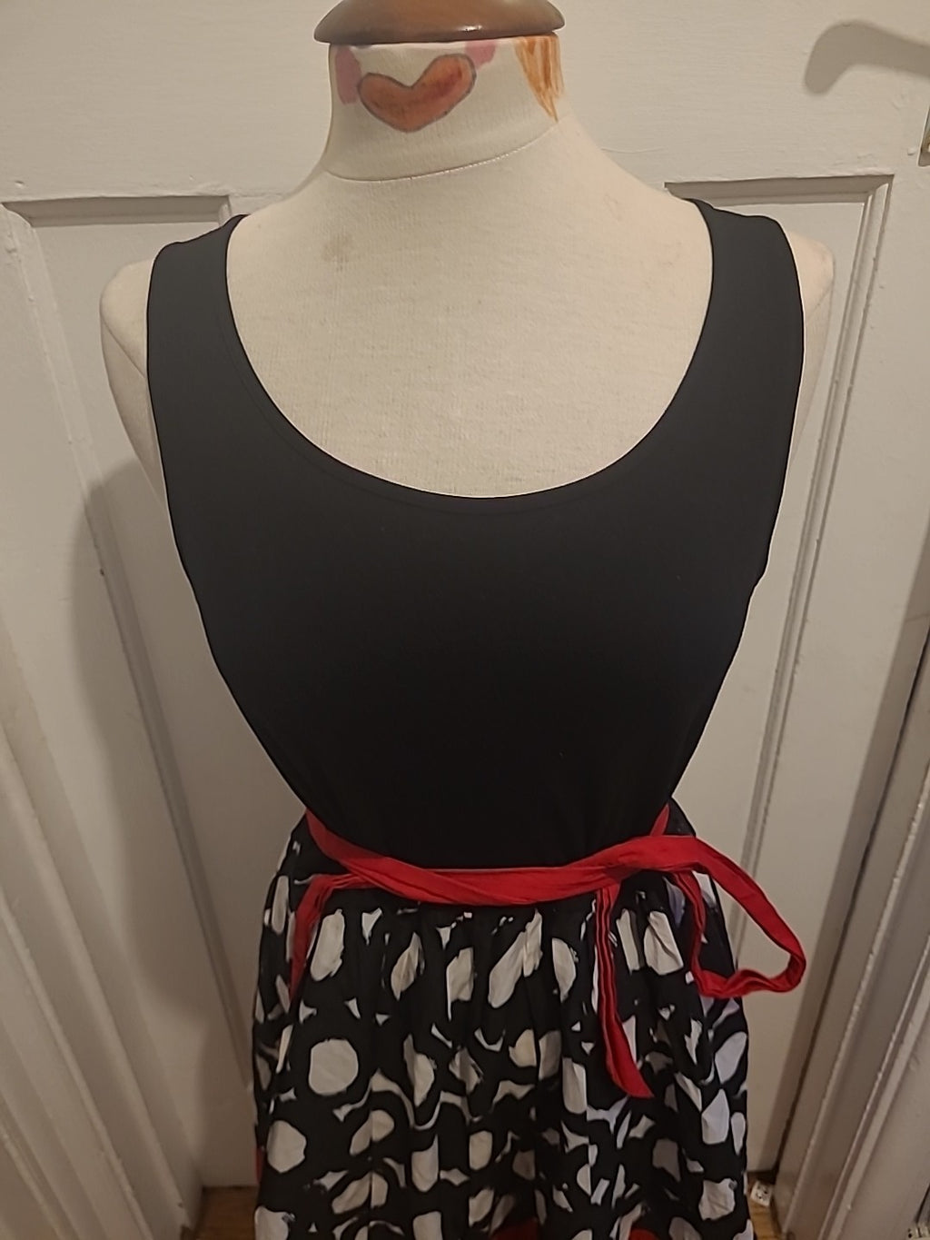 Ladies M&S Collection Size 14 Black And Red Sleeveless Dress With Belt