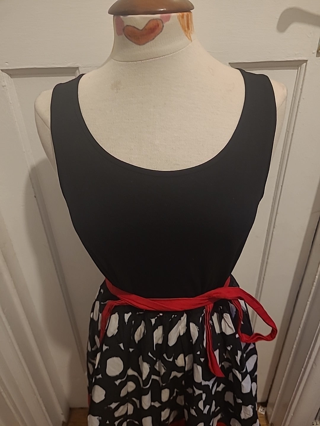 Ladies M&S Collection Size 14 Black And Red Sleeveless Dress With Belt