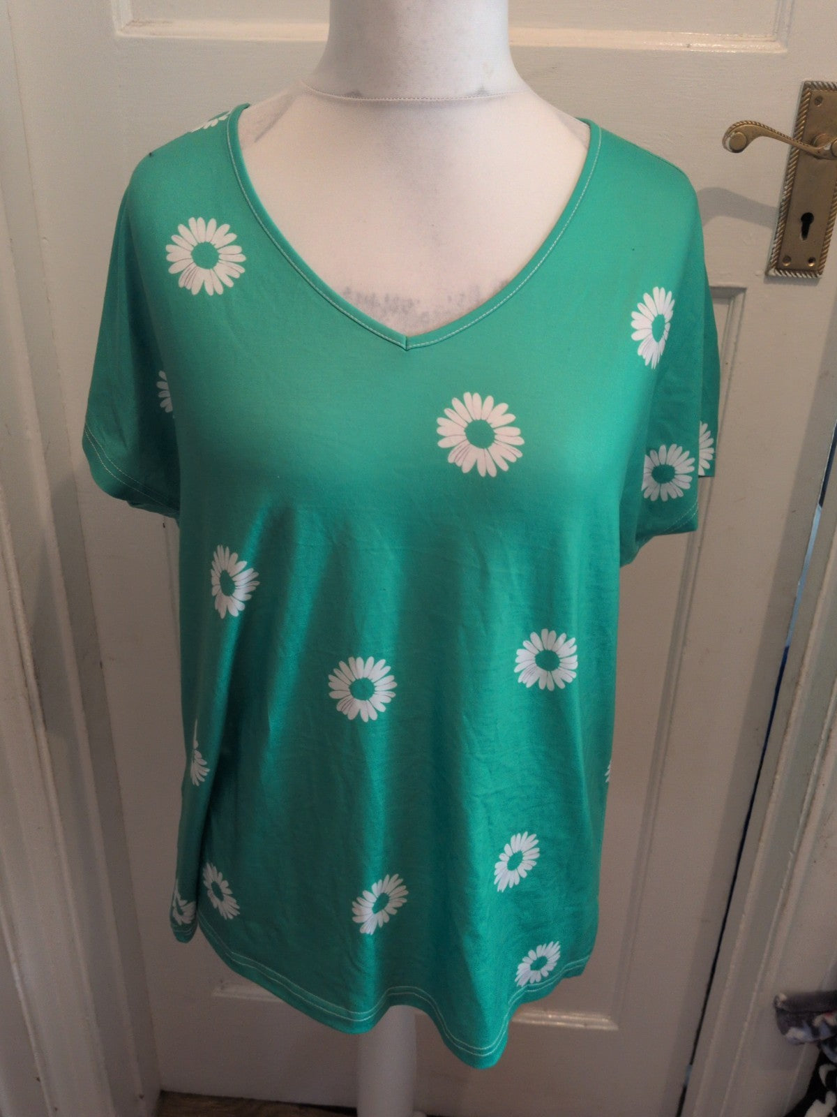 Ladies XL Green And White Floral Short Sleeve T-shirt