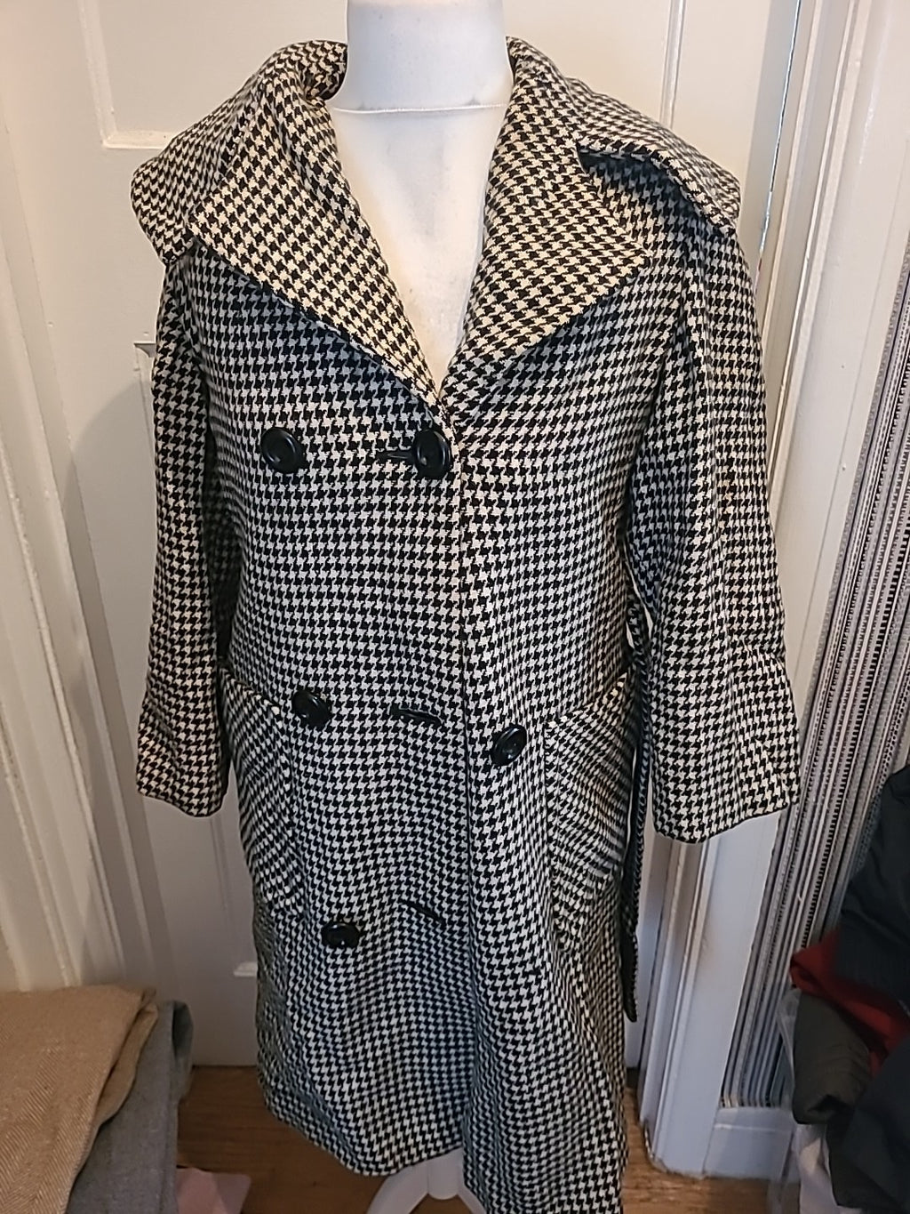 Ladies Size Large Black Amd White Collared Lined Jacket