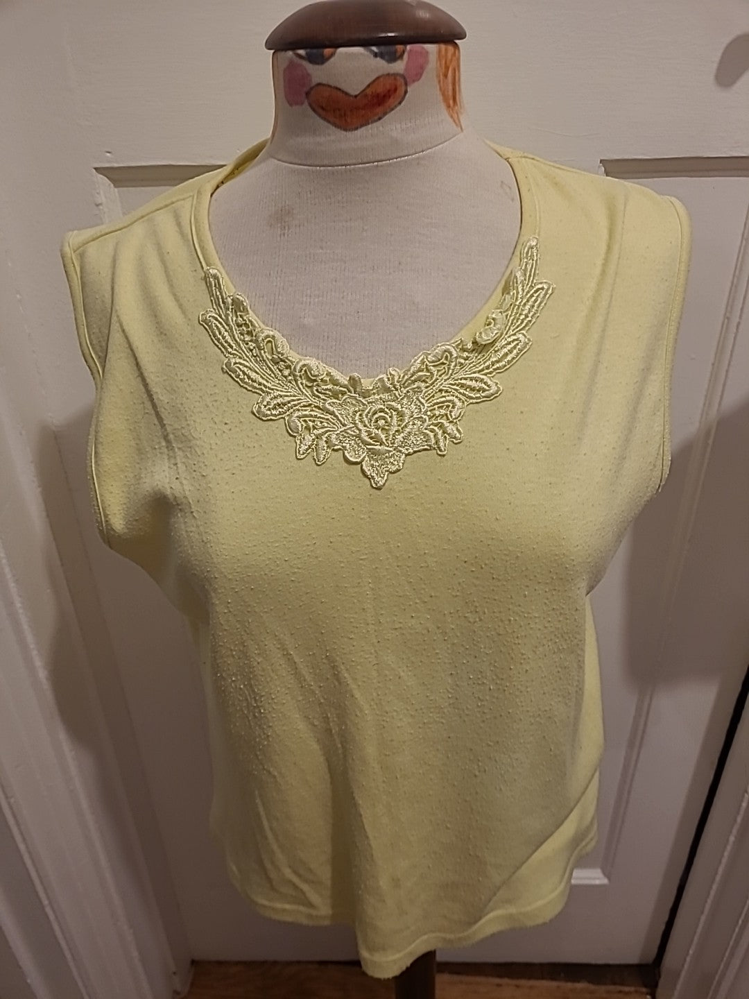 Ladies Donna Lewis Size Large Pale Yellow V Neck Blouse(Bobbling)