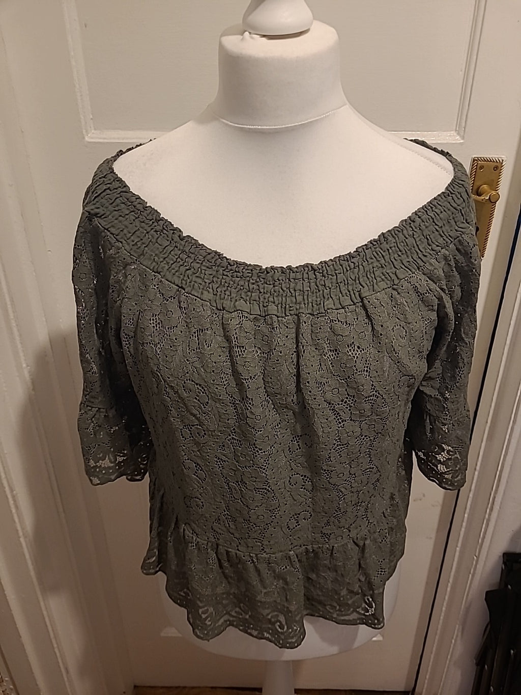 Ladies First Avenue Size Large Khaki Green Elasticated Hem Short Sleeved Blouse